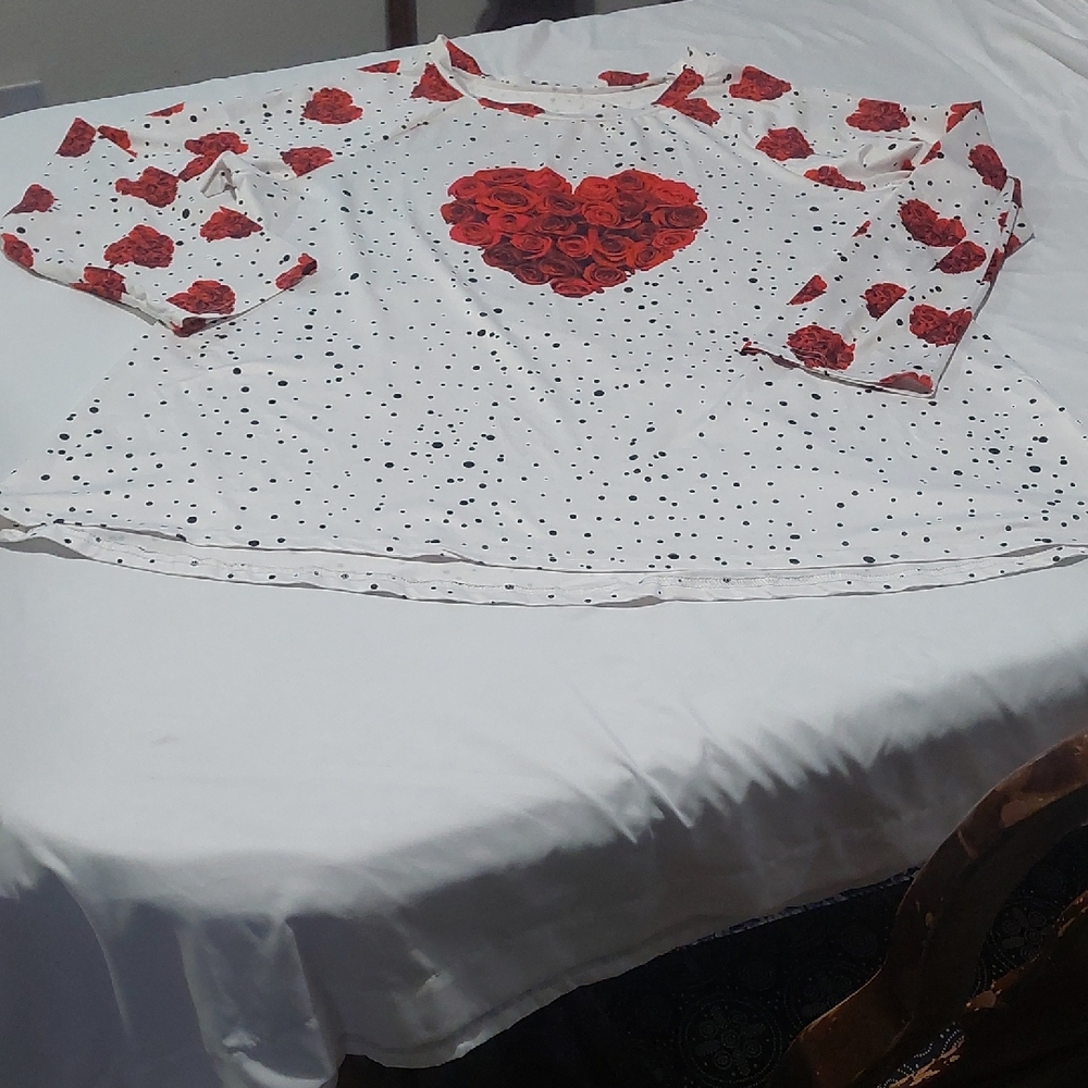 Womens 3 XL Rose Heart With Dots .Cute And Comfy .